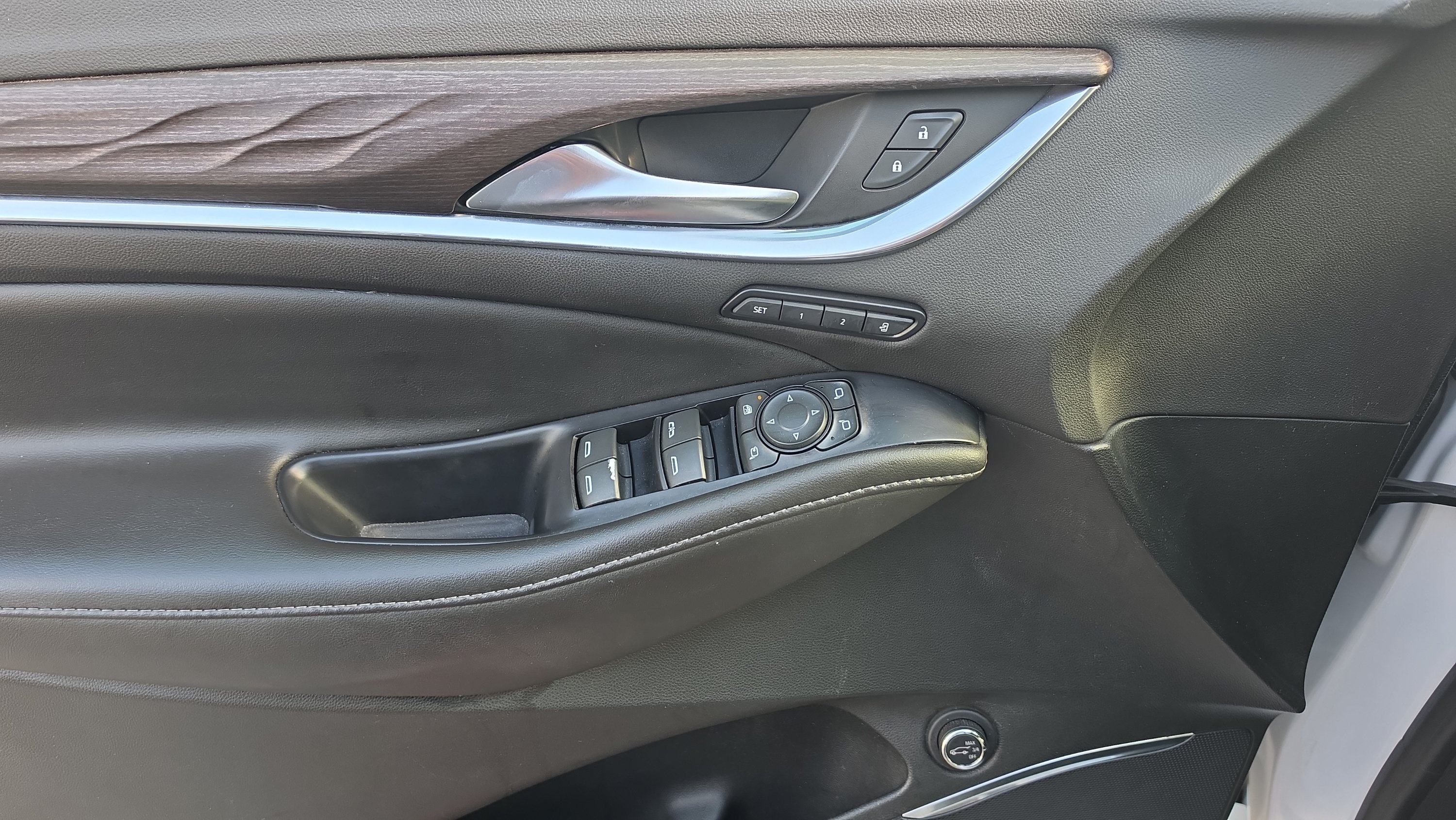 Used 2022 Buick Enclave Avenir w/ Avenir Technology Package FWD image 11