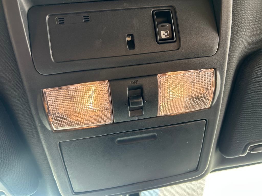 Used 2019 Nissan Titan SV w/ SV Convenience Package image 16