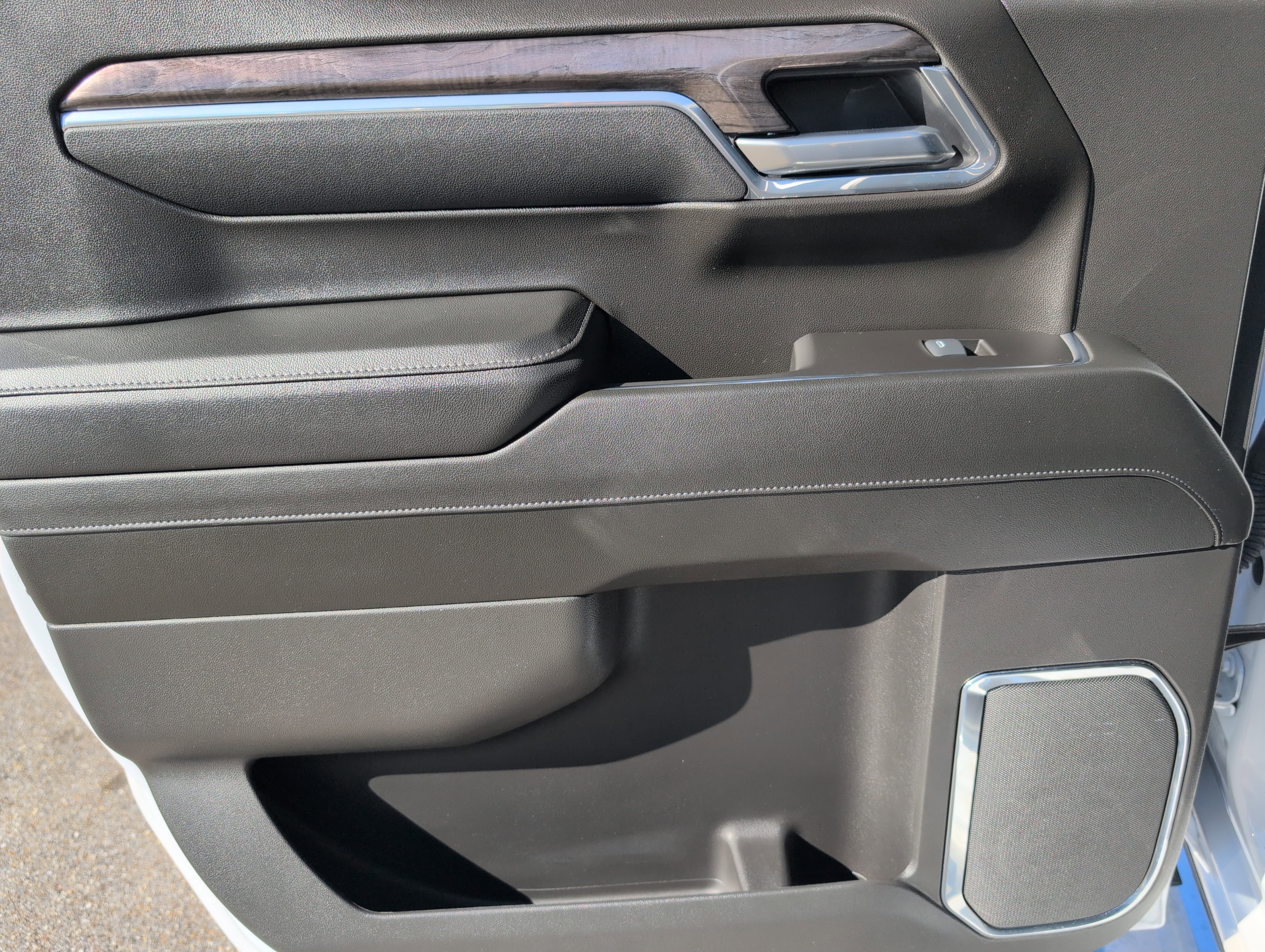 Used 2025 Chevrolet Silverado 1500 LTZ w/ Z71 Off-Road Package image 29