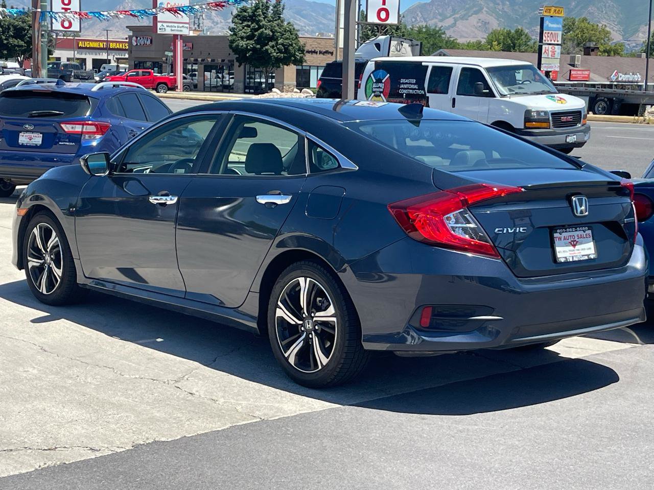 Used 2018 Honda Civic Touring image 7