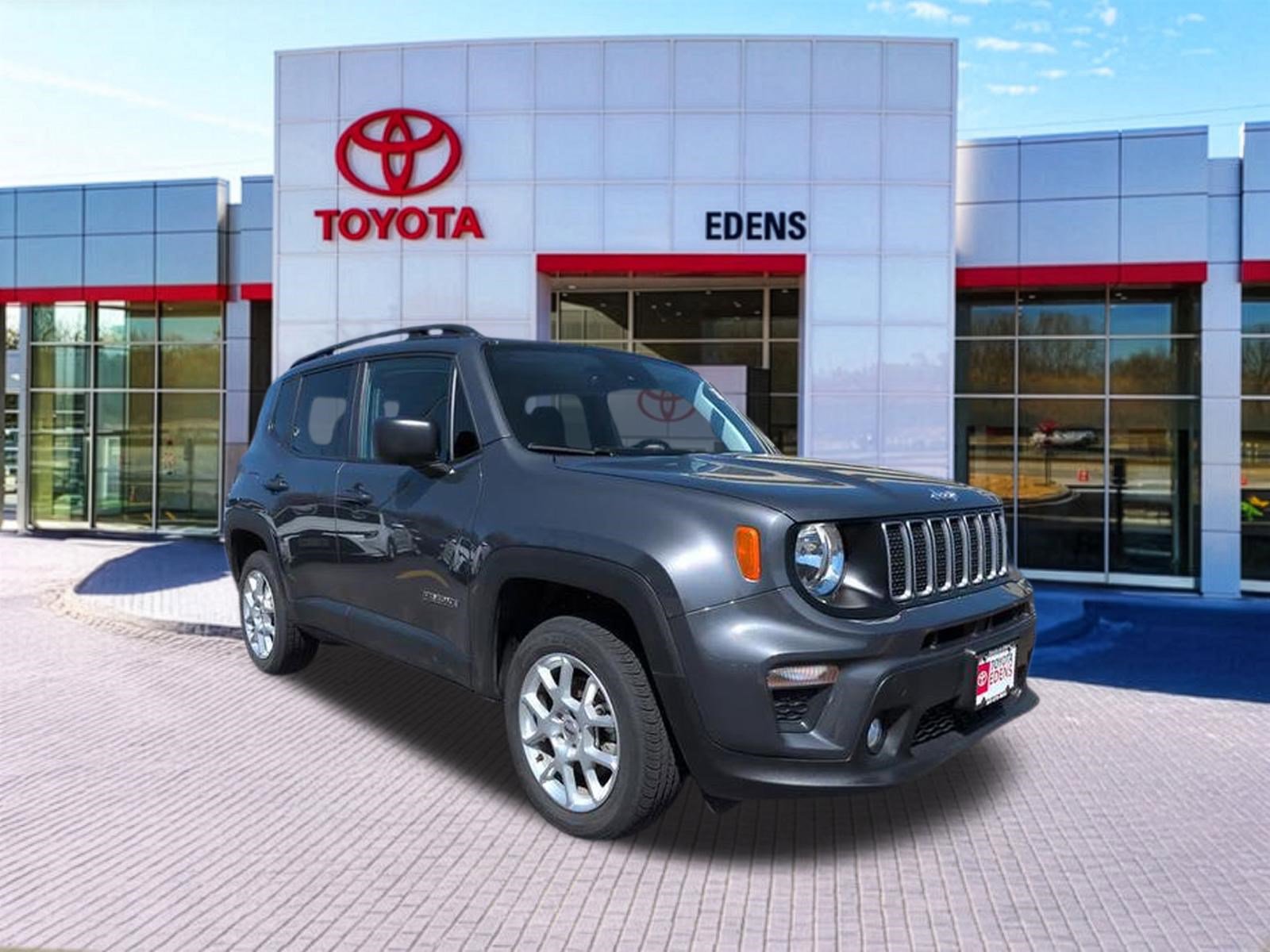 Used 2022 Jeep Renegade Latitude w/ Convenience Group AWD/4WD image 1