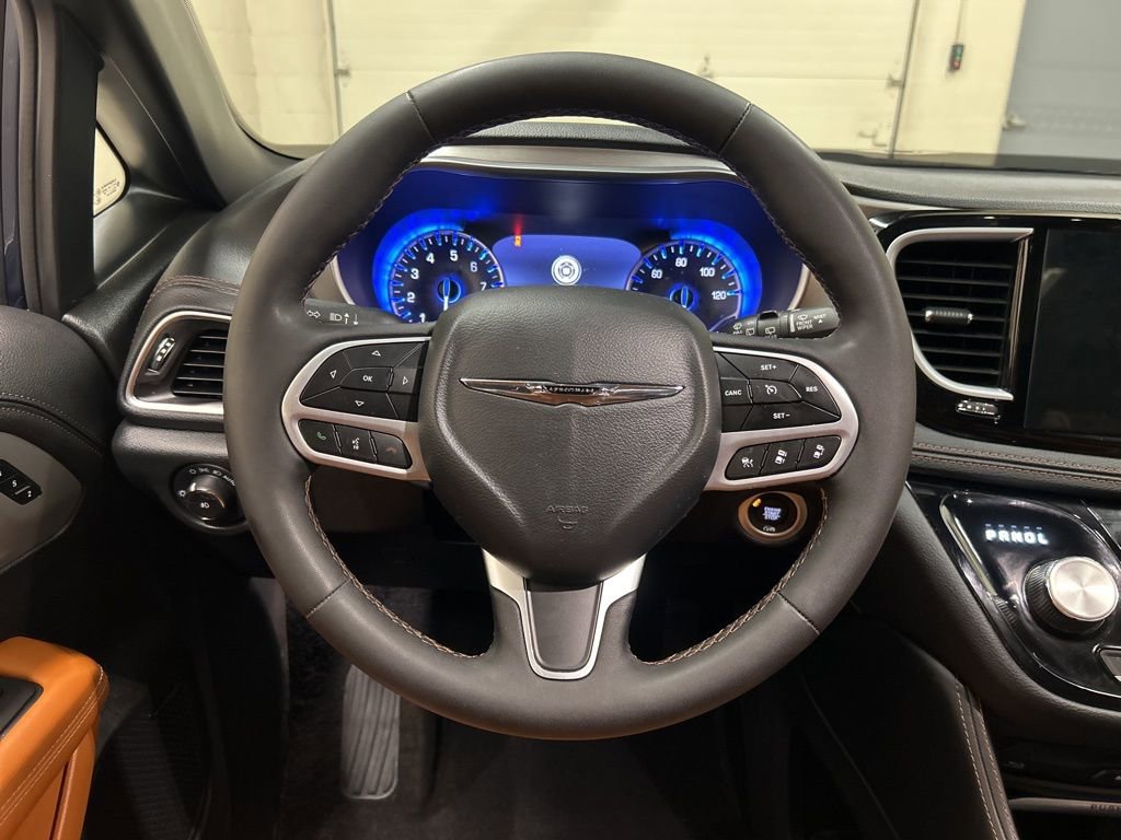 Used 2024 Chrysler Pacifica Pinnacle w/ Trailer Tow Group AWD/4WD image 19