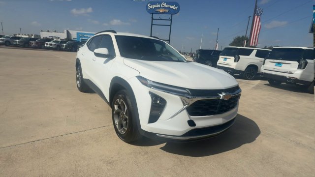 Certified 2026 Chevrolet Trax LT FWD image 2