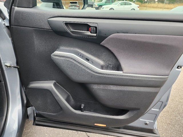 Used 2023 Toyota Highlander LE image 10