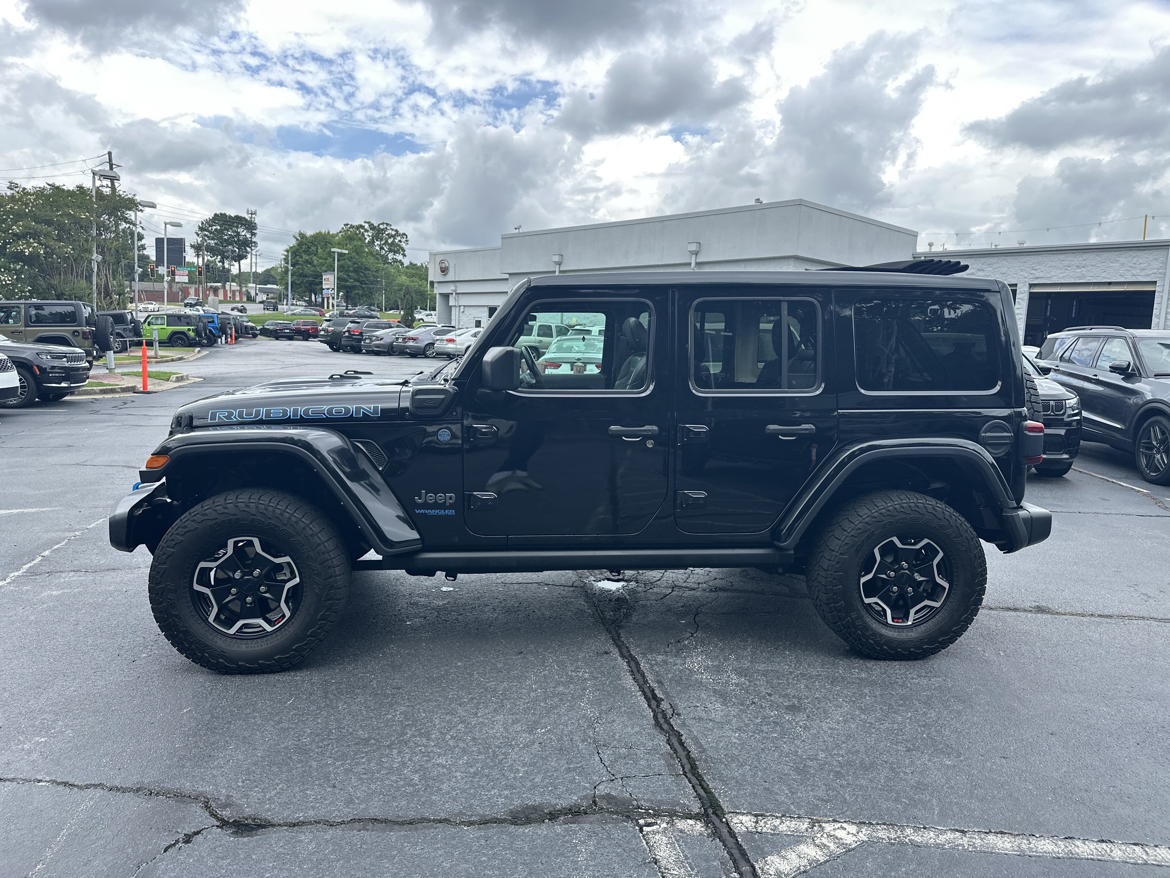 Used 2022 Jeep Wrangler Unlimited Rubicon 4xe AWD/4WD image 6