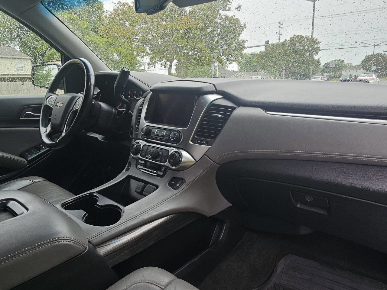 Used 2015 Chevrolet Suburban LT w/ Luxury Package AWD/4WD image 18