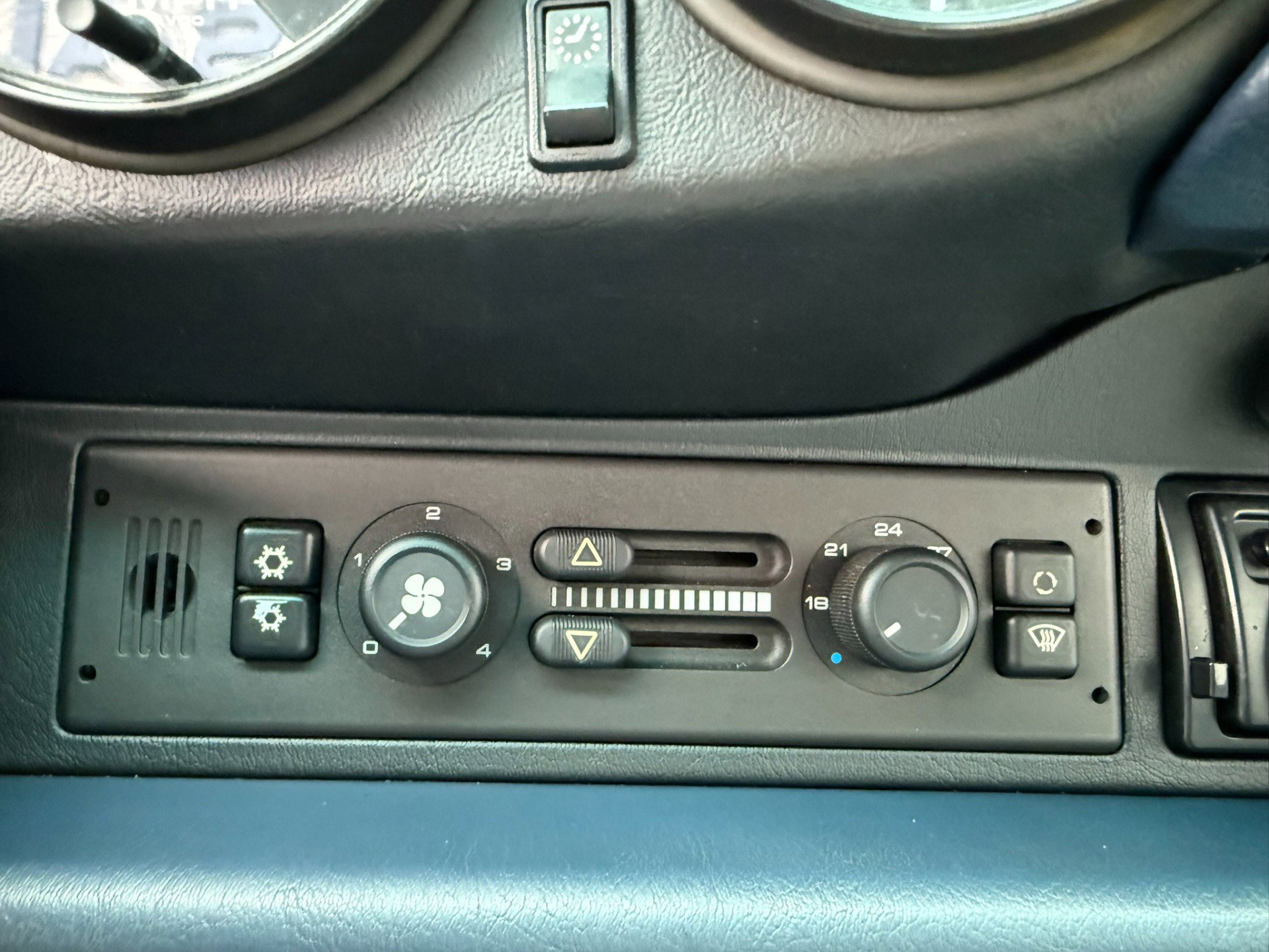 Used 1995 Porsche 911 Carrera image 19