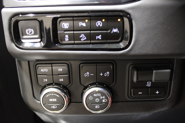 New 2026 GMC Yukon XL AT4 Ultimate AWD/4WD image 41