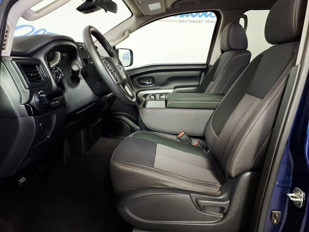 Used 2023 Nissan Titan SV RWD image 9