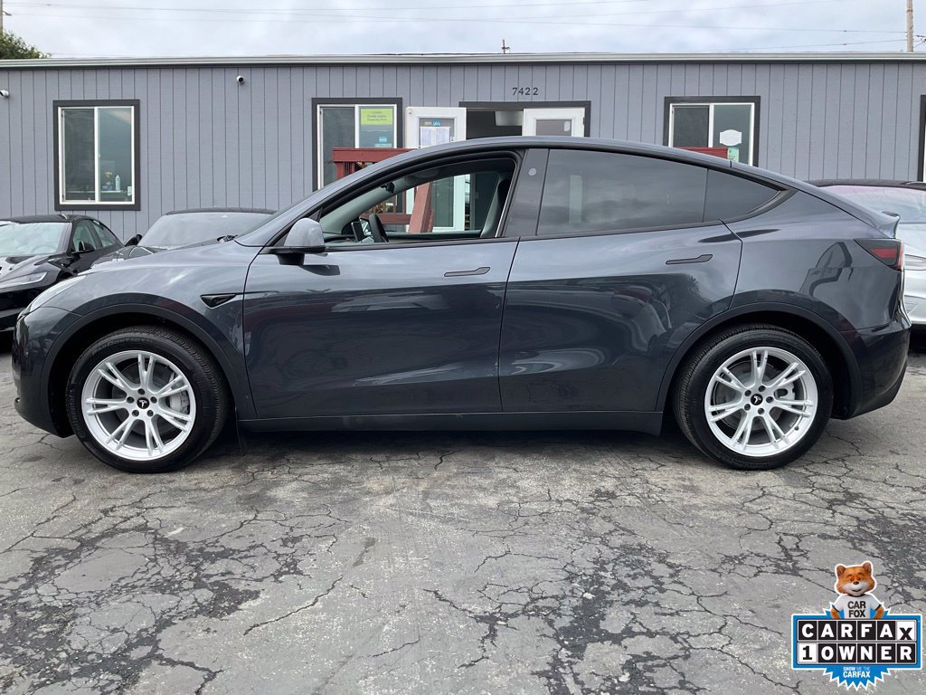 Used 2024 Tesla Model Y 2WD image 5
