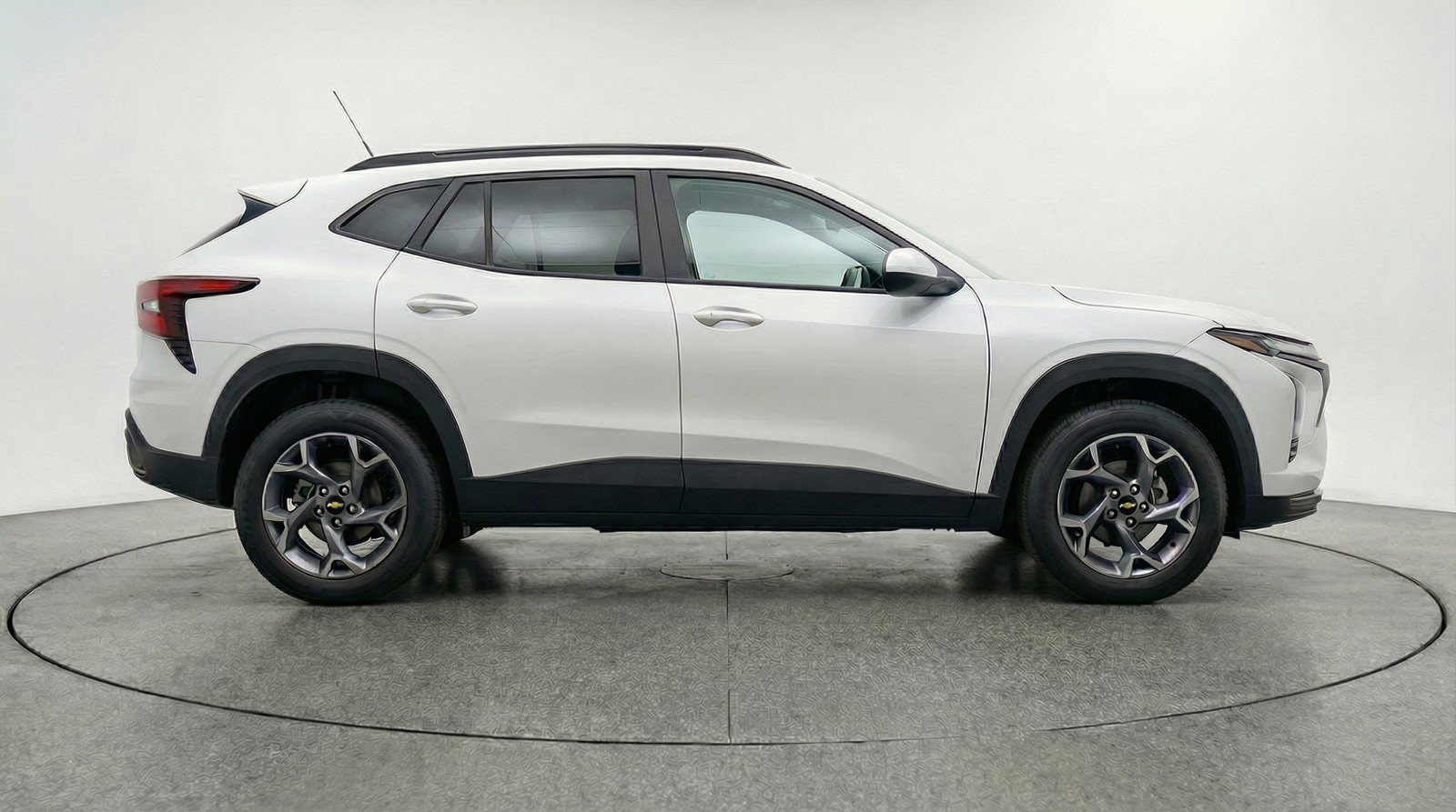 Used 2025 Chevrolet Trax LT image 11