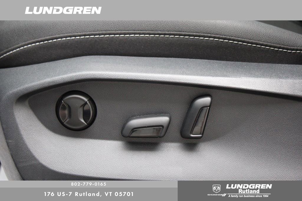 Used 2024 Volkswagen Taos SE w/ Panoramic Sunroof Package image 12