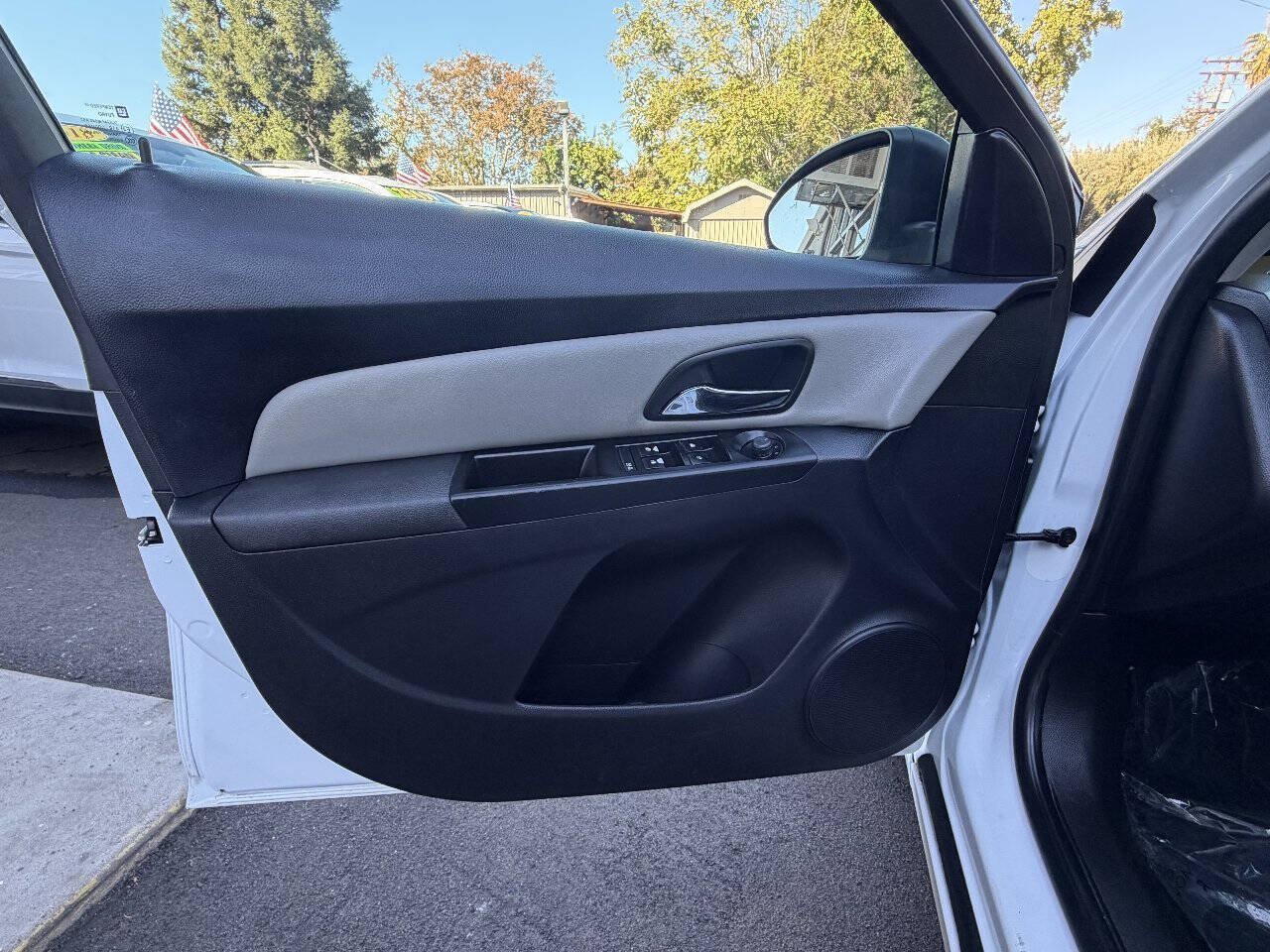 Used 2014 Chevrolet Cruze LS FWD image 9