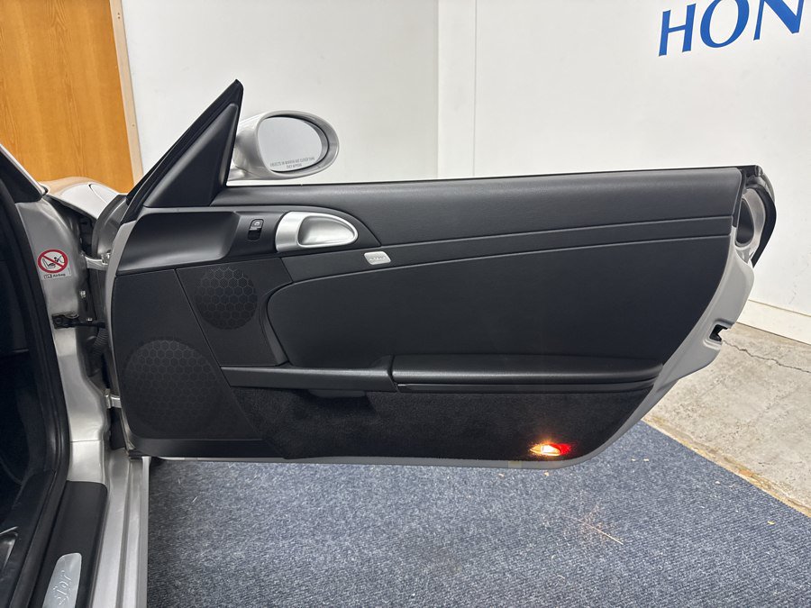 Used 2005 Porsche Boxster RWD image 17