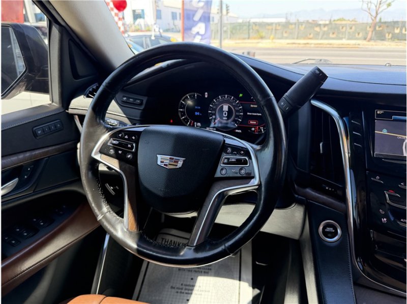 Used 2018 Cadillac Escalade Premium Luxury AWD/4WD image 40