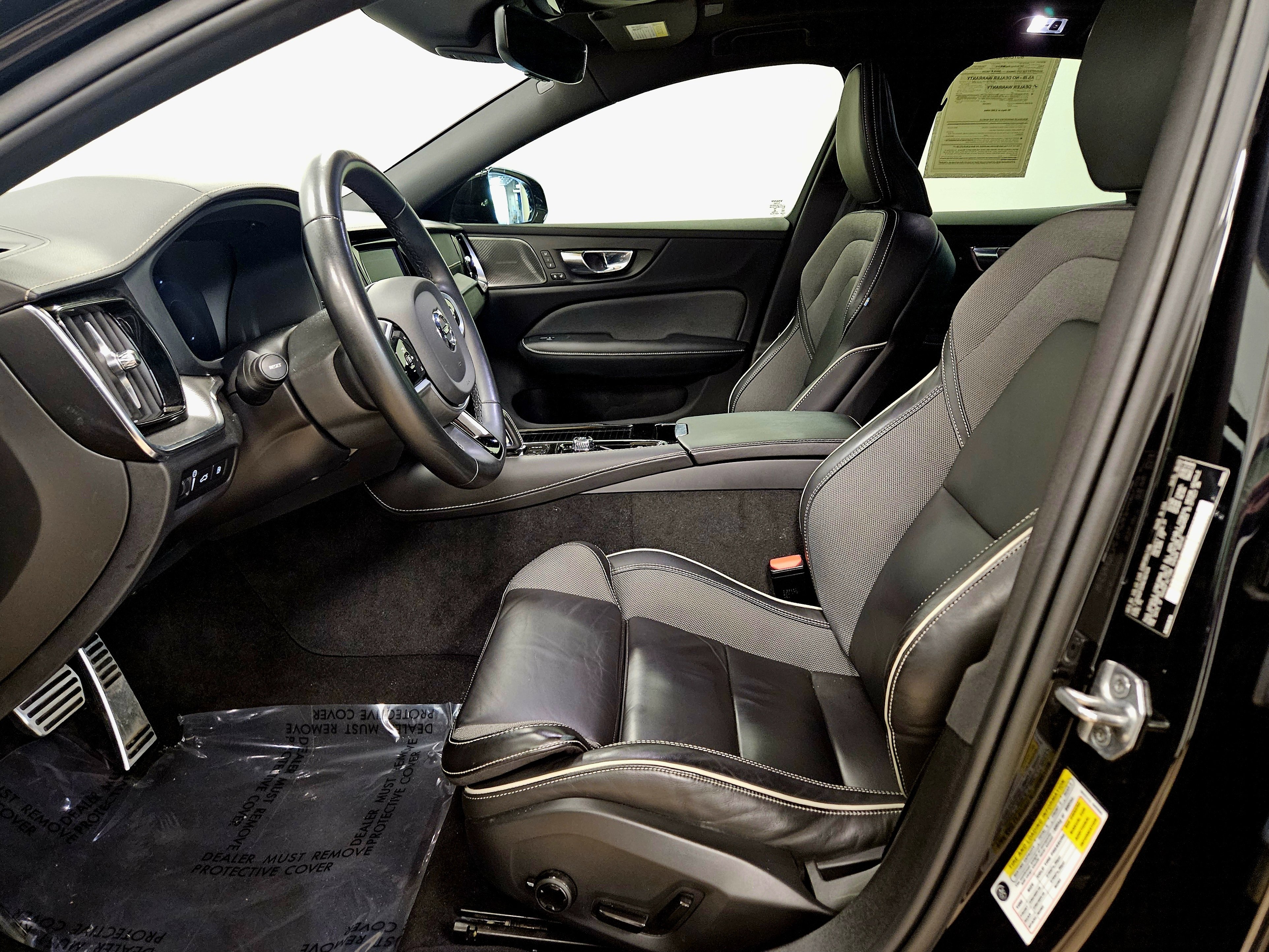 Used 2022 Volvo S60 T8 R-Design w/ Advanced Package image 8