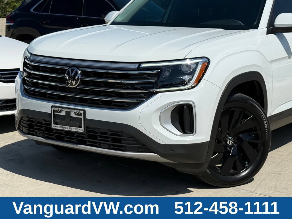 Used 2024 Volkswagen Atlas SE w/ Black Wheel Package FWD image 2