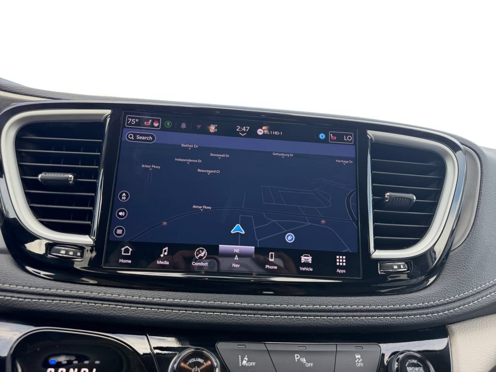Used 2024 Chrysler Pacifica Limited FWD image 18