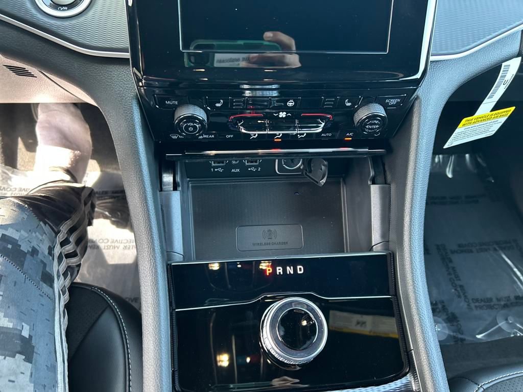 New 2025 Jeep Grand Cherokee Altitude image 16