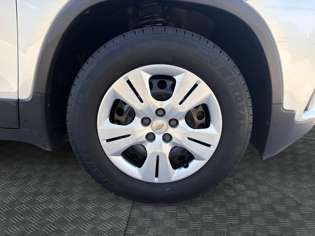 Used 2017 Chevrolet Trax LS FWD image 14