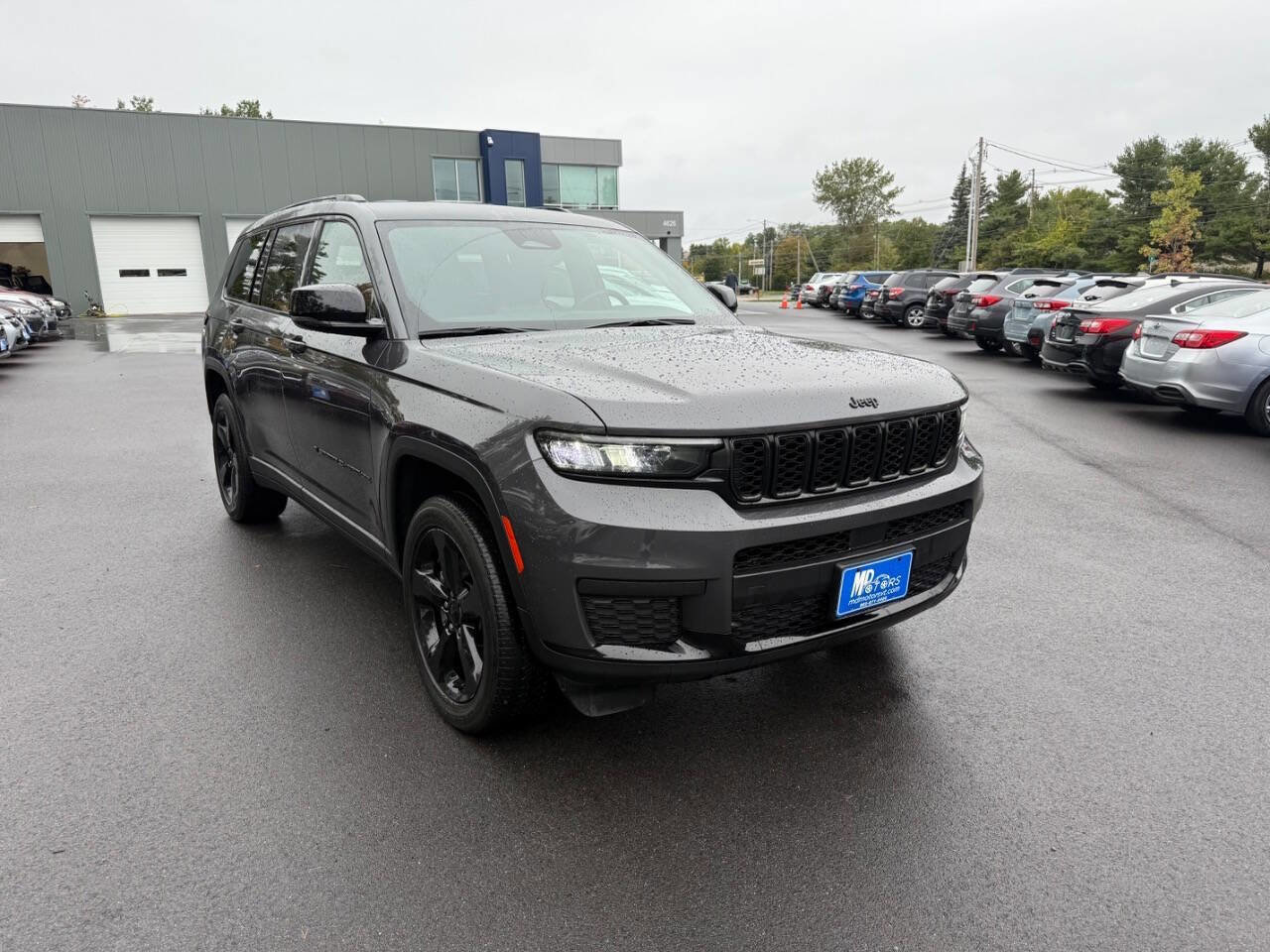 Used 2023 Jeep Grand Cherokee L Laredo image 4