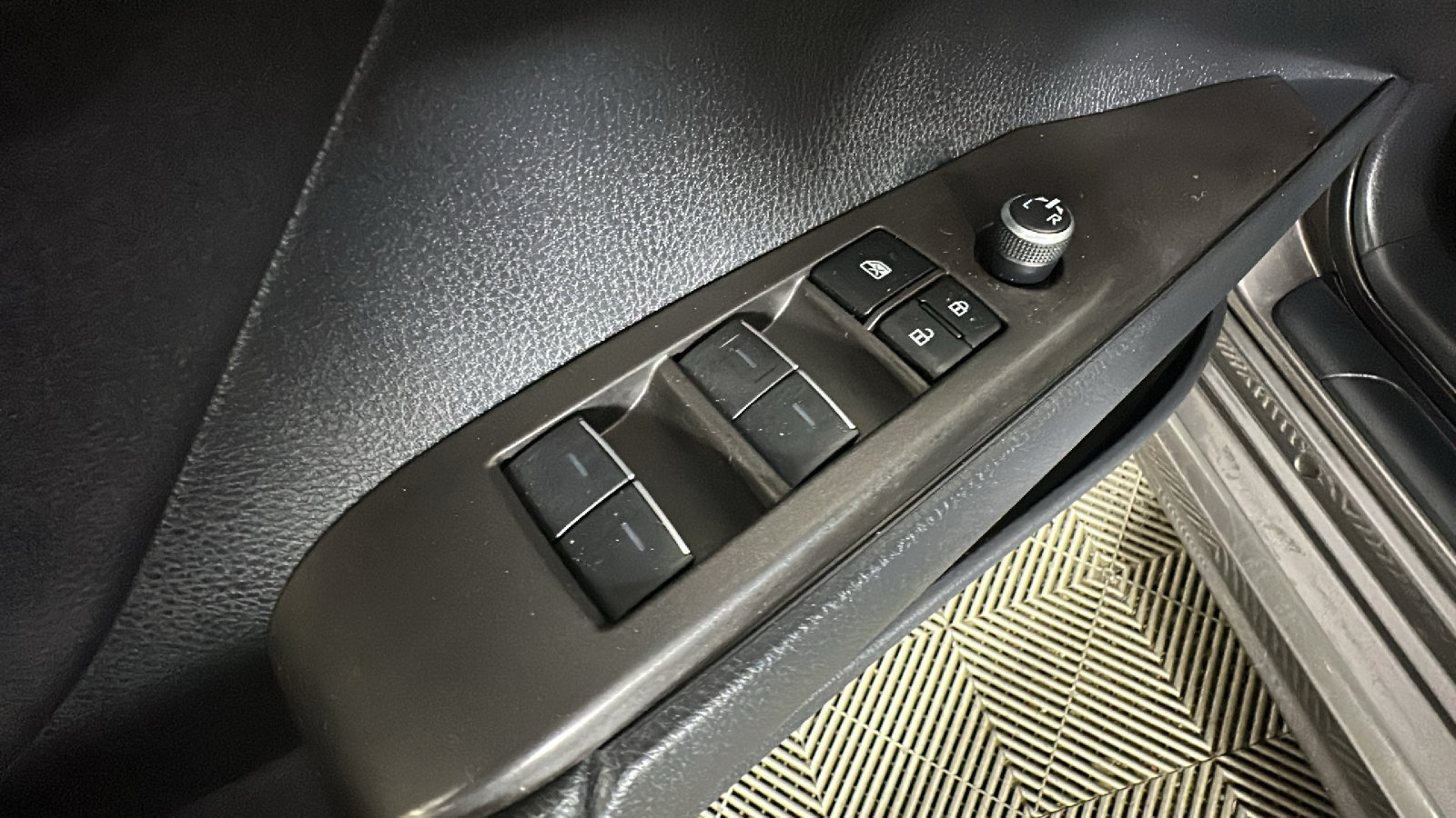Used 2022 Toyota Camry XSE w/ Navigation Package FWD image 13