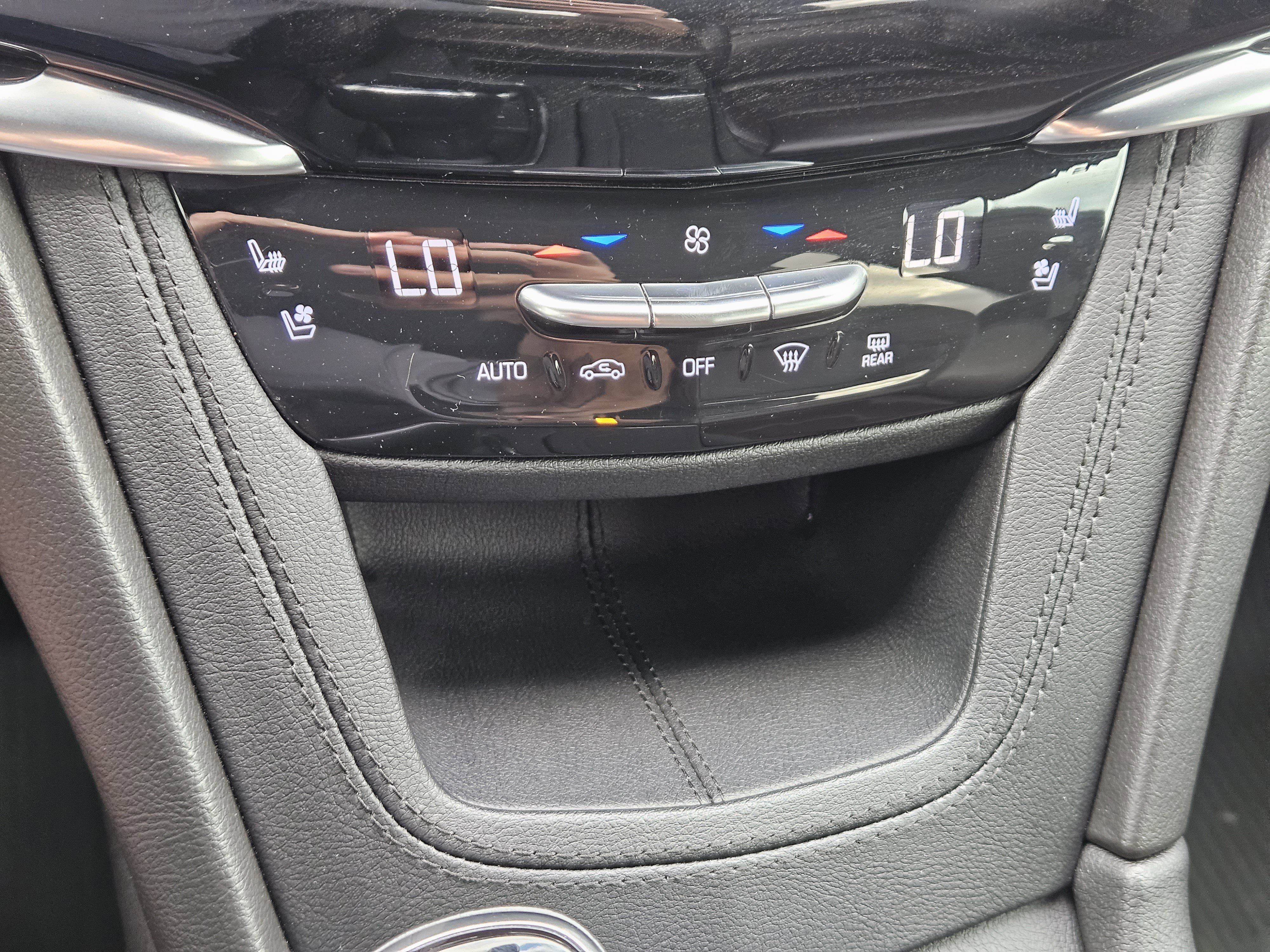 Used 2021 Cadillac XT6 Premium Luxury image 21