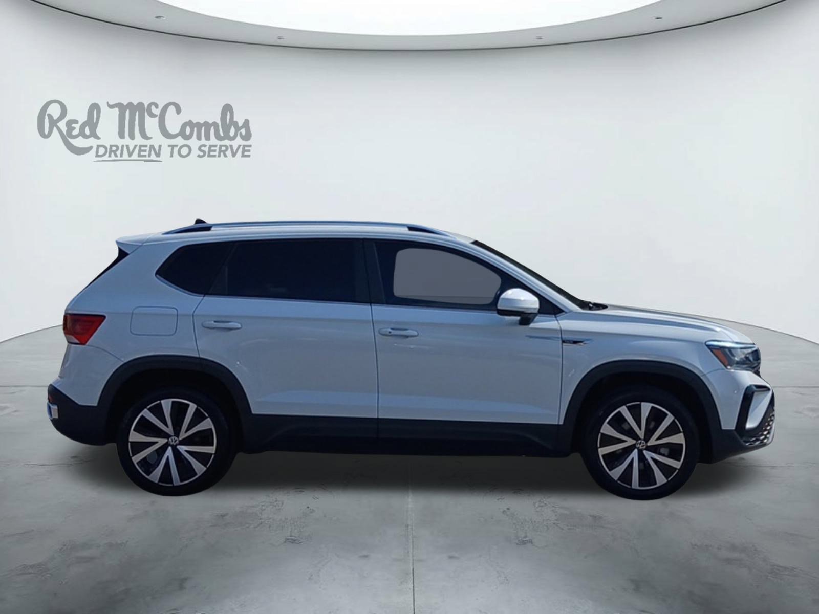 Used 2023 Volkswagen Taos SE w/ Panoramic Sunroof Package image 6