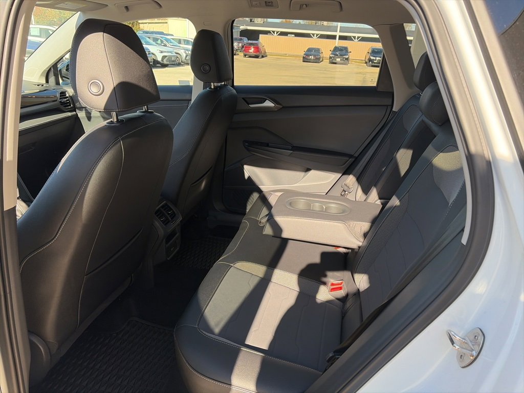 Certified 2025 Volkswagen Taos SE image 13