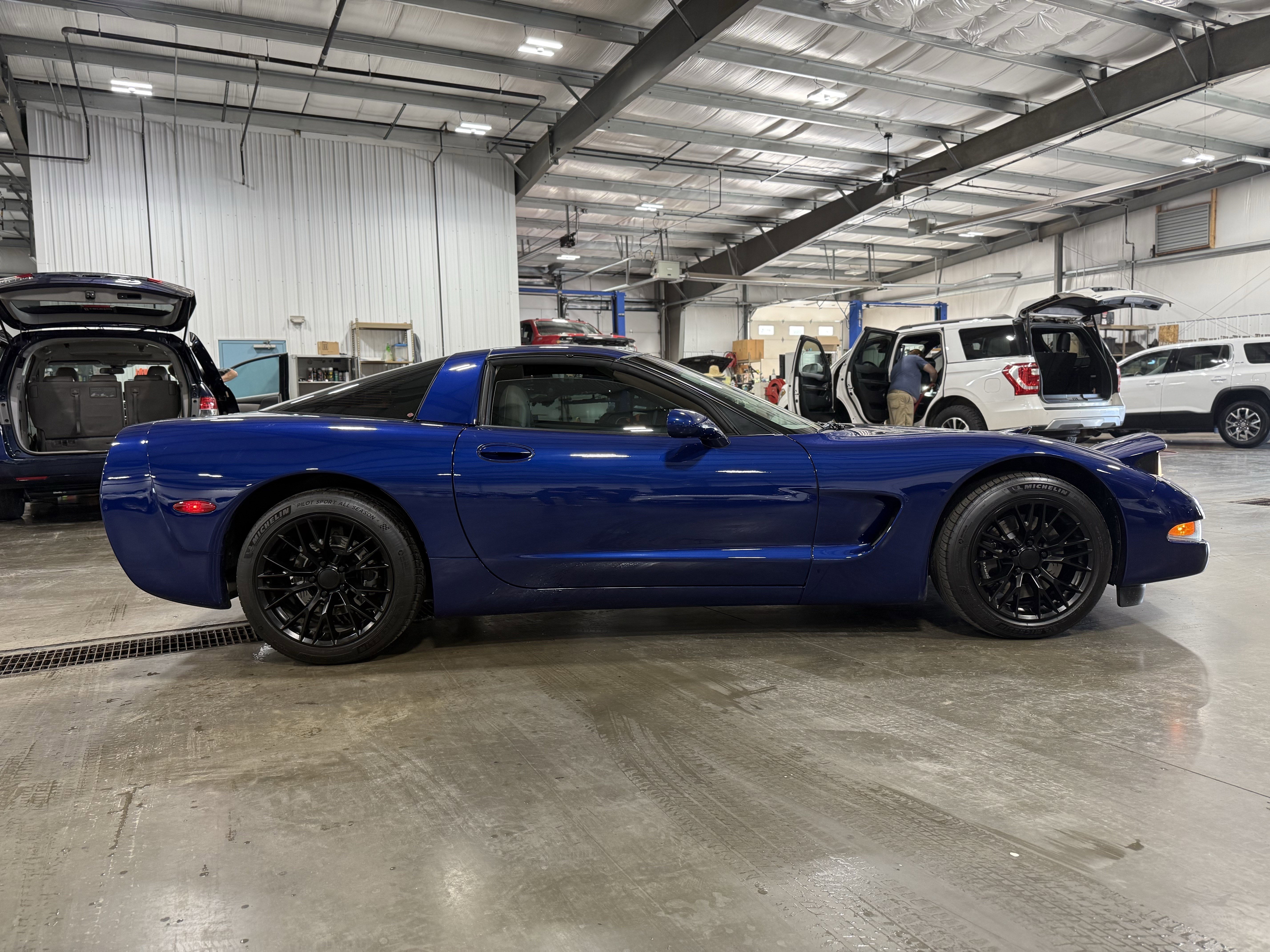 Used 2004 Chevrolet Corvette Coupe w/ Preferred Equipment Group image 7