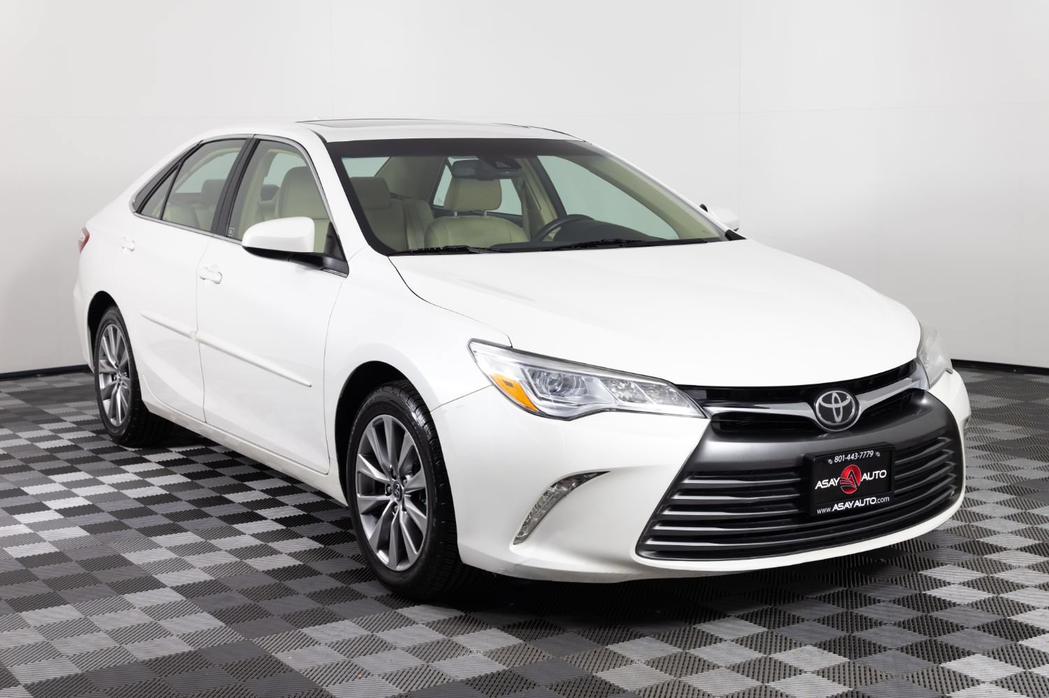 Used 2017 Toyota Camry XLE w/ Advanced Technology Package FWD image 11