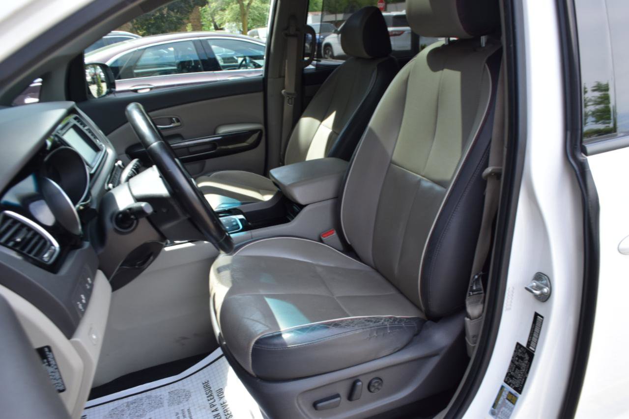Used 2015 Kia Sedona SX FWD image 33