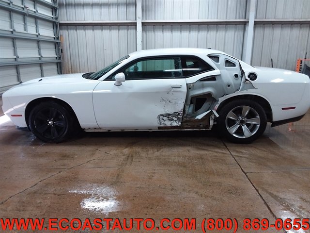 Used 2016 Dodge Challenger SXT image 3