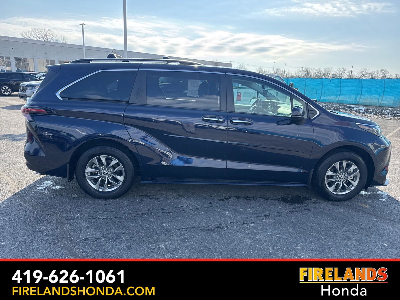 Used 2024 Toyota Sienna XLE image 6