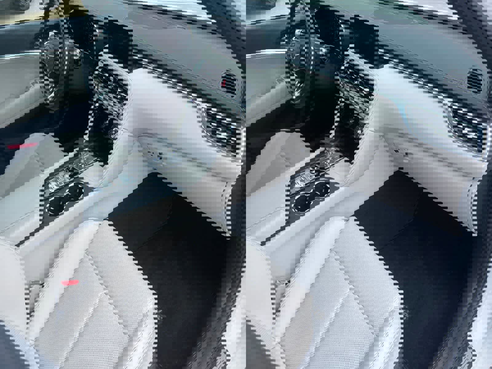 Used 2025 Genesis G70 2.5T image 23