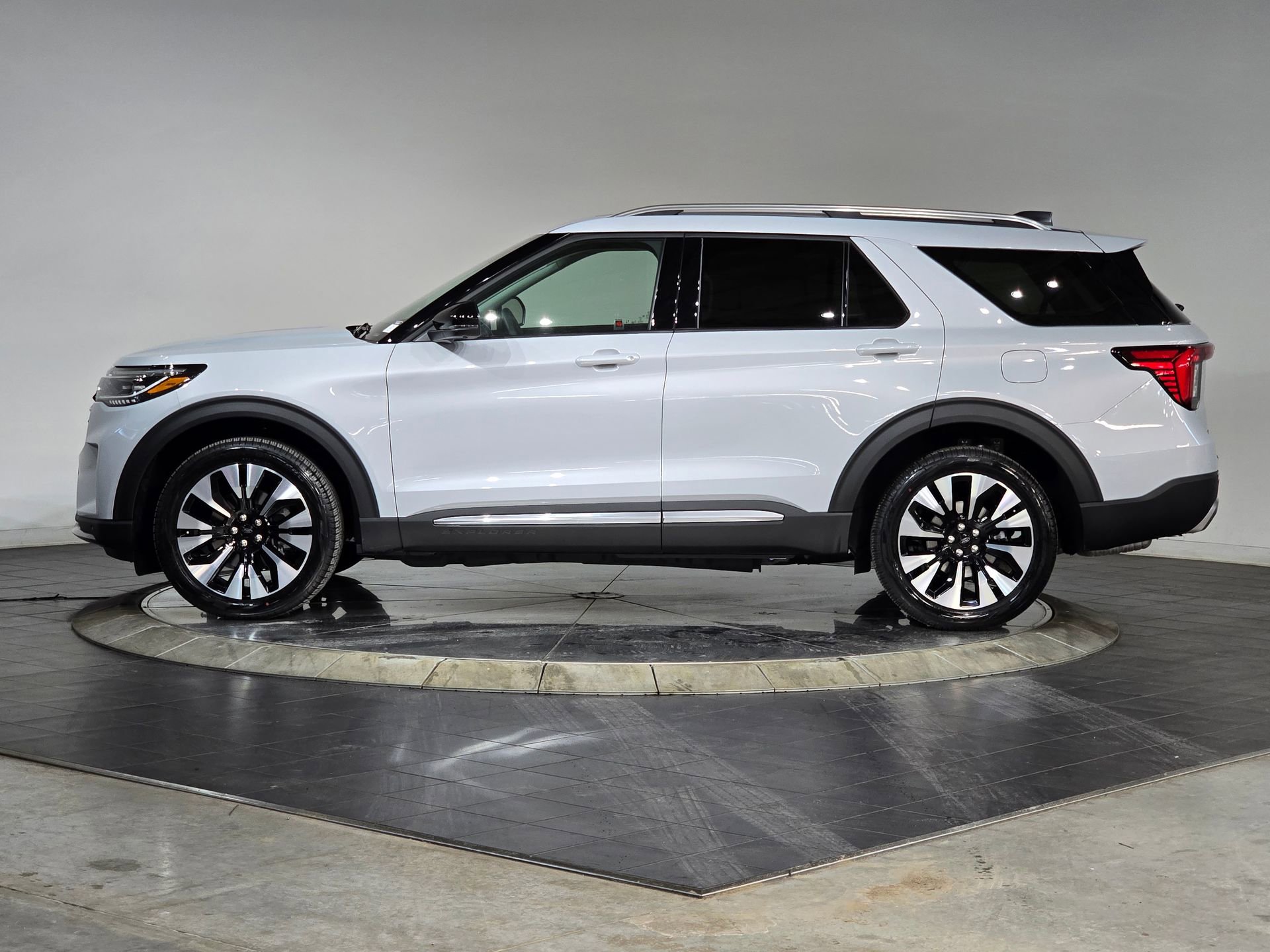 New 2026 Ford Explorer Platinum w/ LUX Leather Package image 7