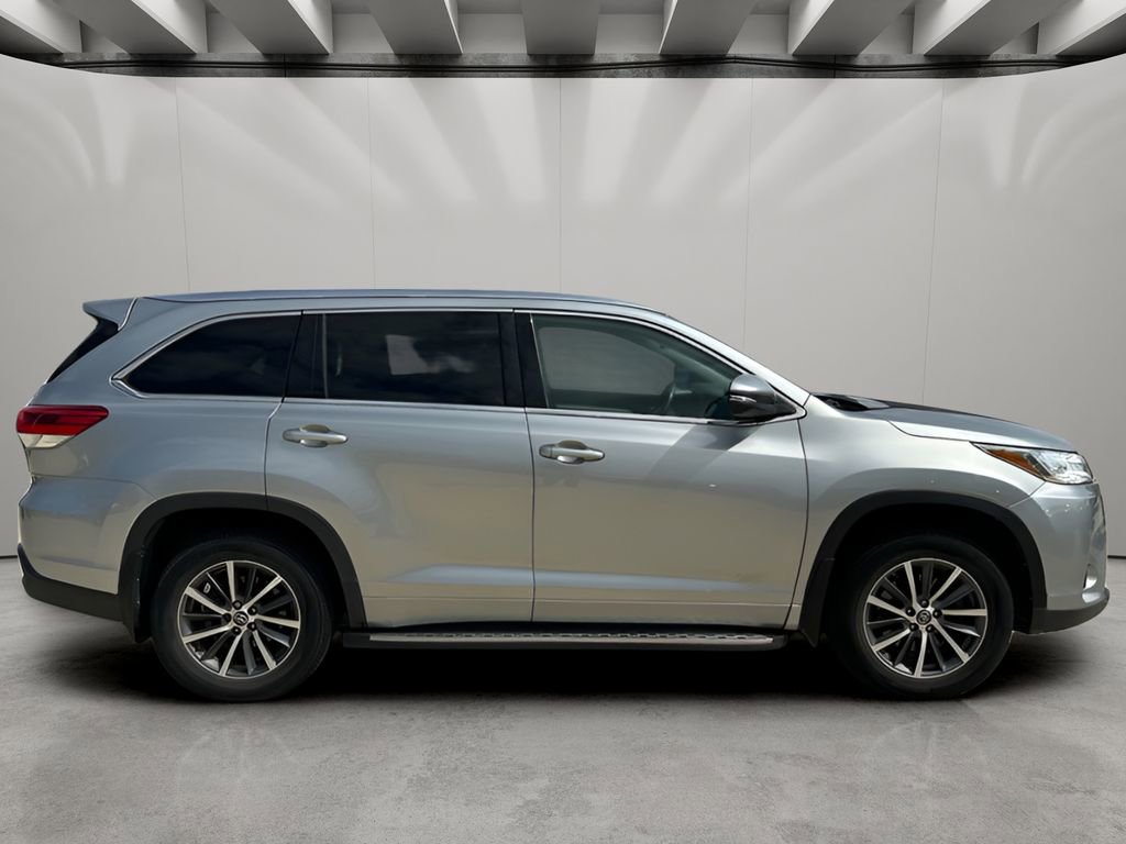 Used 2018 Toyota Highlander XLE image 6