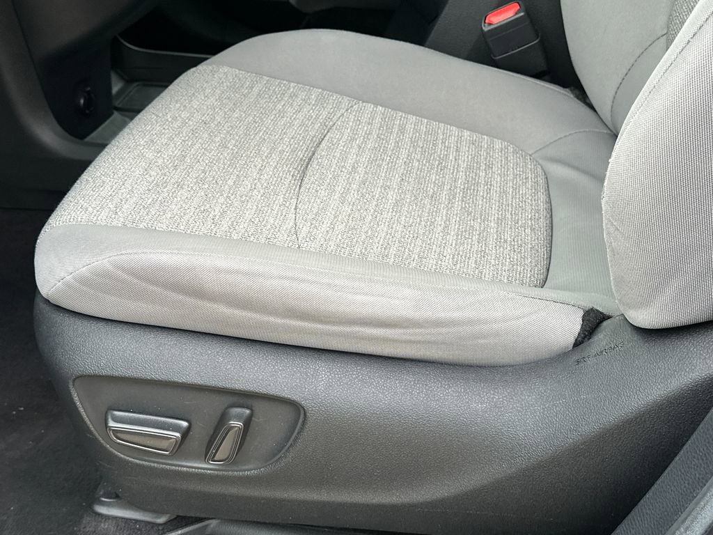 Used 2025 Toyota Sienna LE FWD image 20