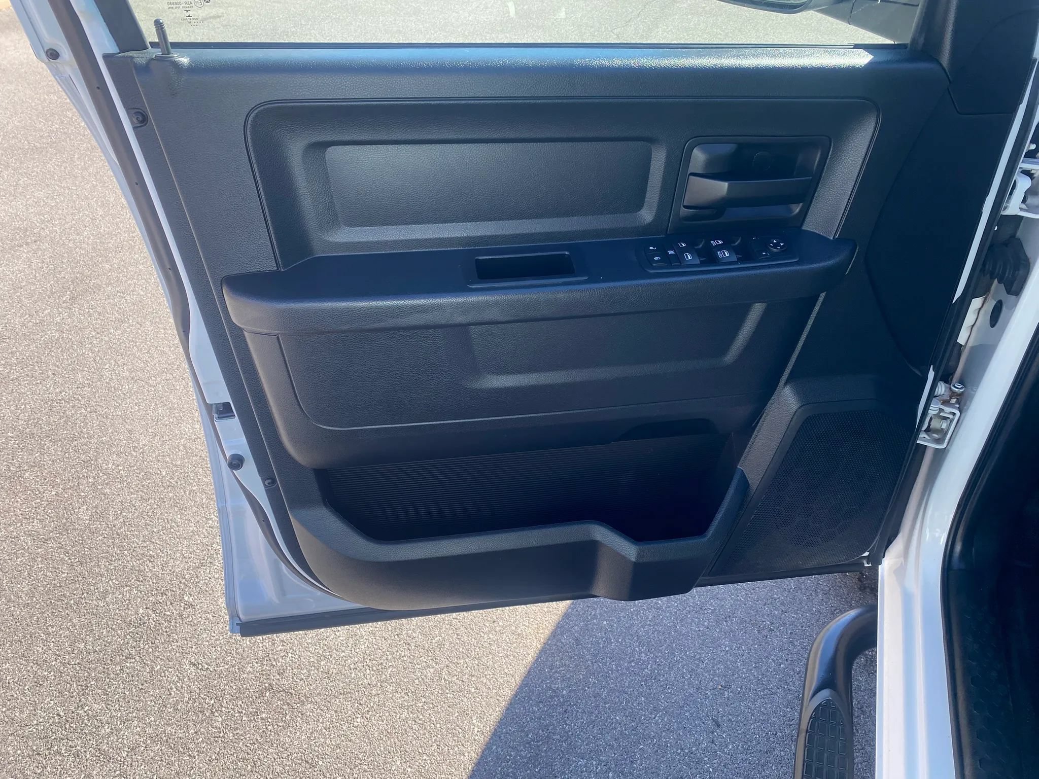 Used 2016 RAM 1500 ST AWD/4WD image 9