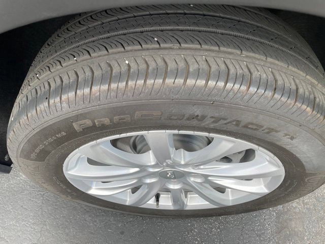 Used 2020 Cadillac XT4 Luxury w/ Cold Weather Package AWD/4WD image 28