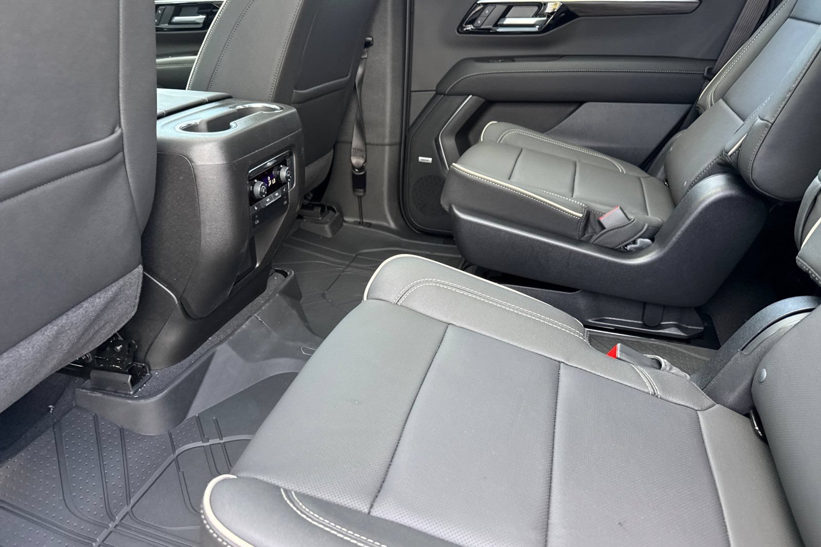 New 2026 Chevrolet Tahoe Premier w/ Sun And Tow Package AWD/4WD image 11