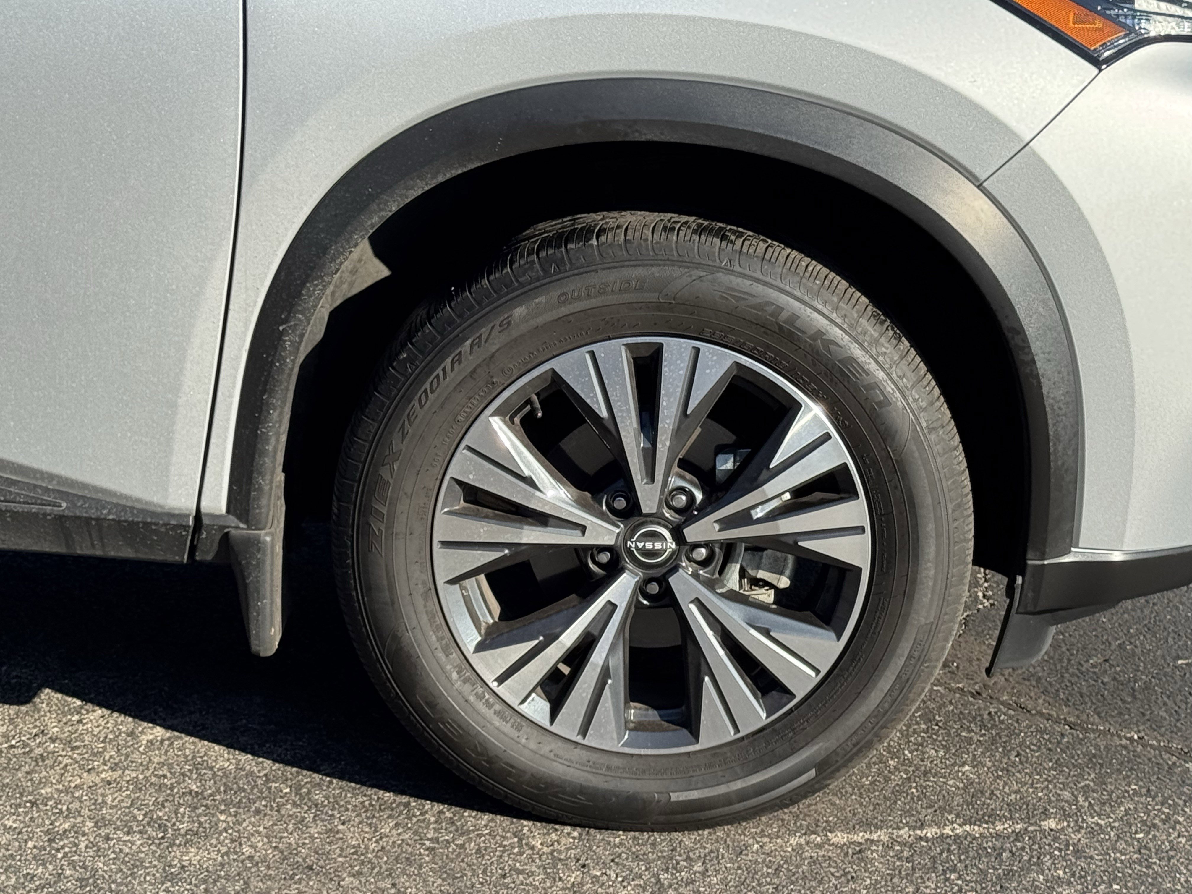 Used 2023 Nissan Rogue SV w/ SV Premium B Package image 19