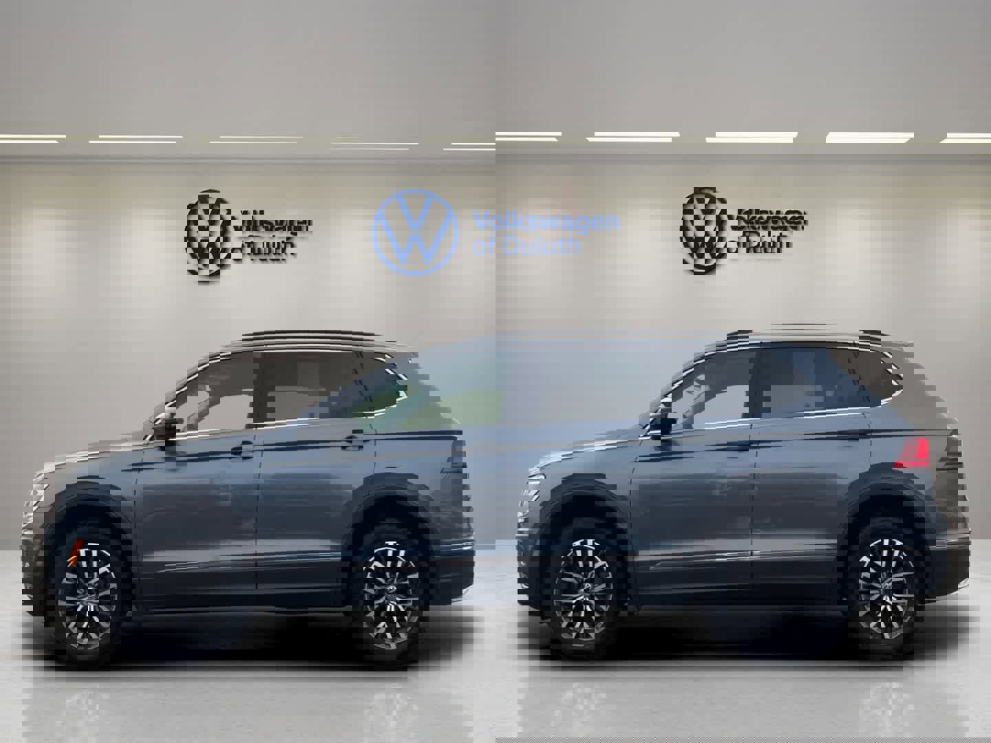 Certified 2020 Volkswagen Tiguan SE image 2