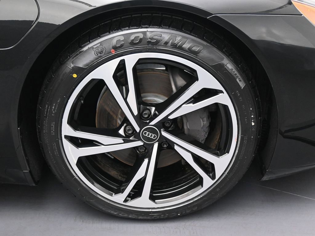 Used 2022 Audi e-tron GT Premium Plus w/ Performance Package AWD/4WD image 32