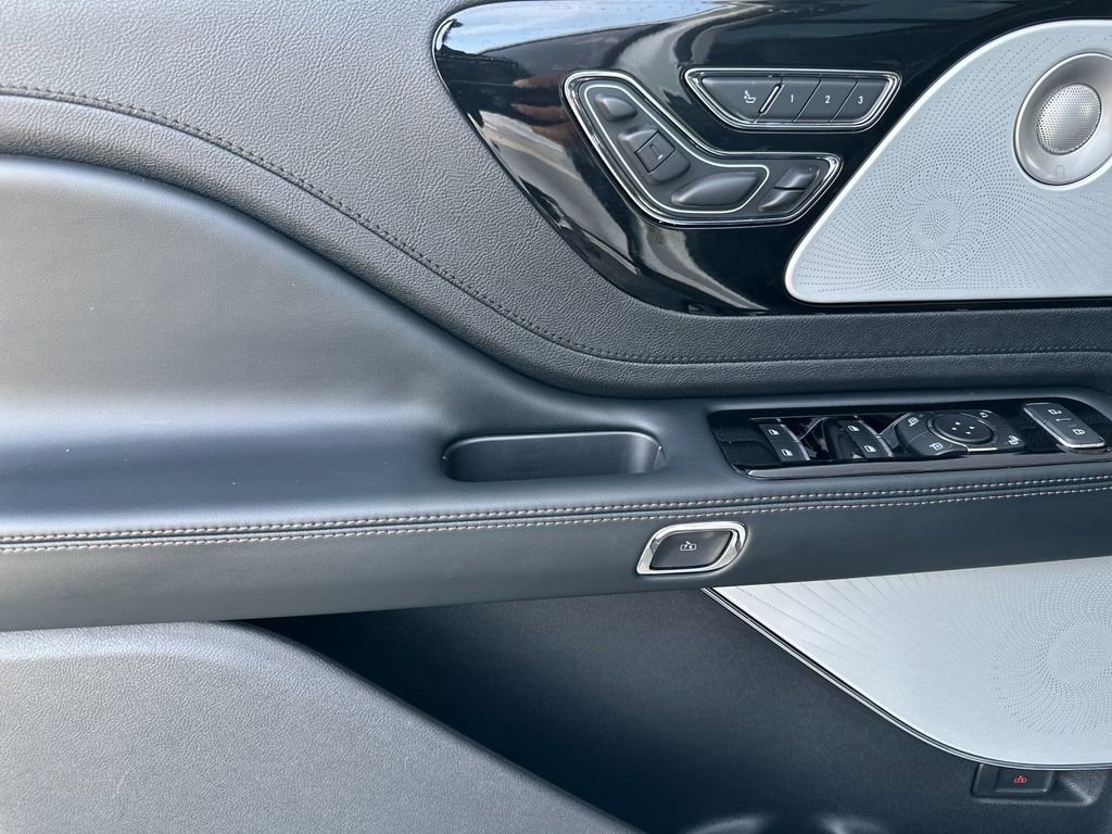 Certified 2025 Lincoln Aviator Reserve w/ Equipment Group 201A AWD/4WD image 10