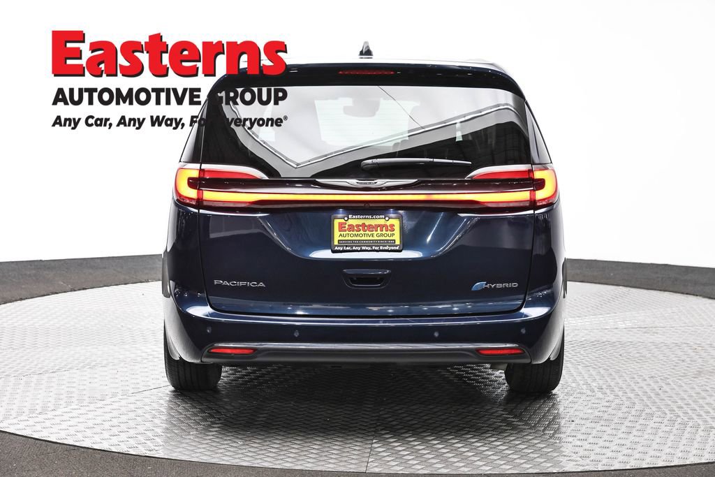 Used 2023 Chrysler Pacifica Touring-L FWD image 6