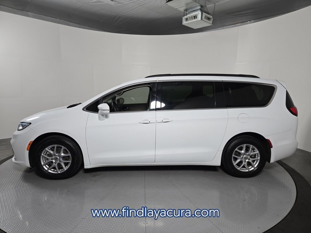 Used 2022 Chrysler Pacifica Touring-L image 3