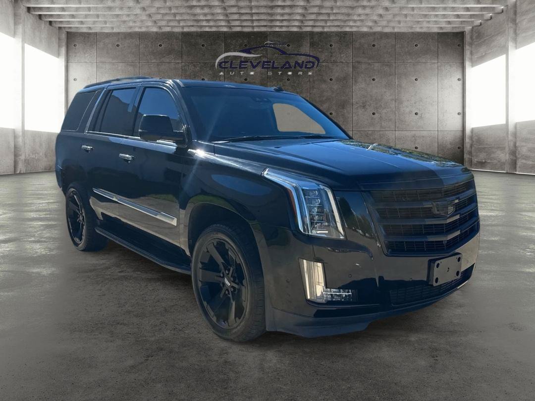 Used 2018 Cadillac Escalade Luxury AWD/4WD image 1
