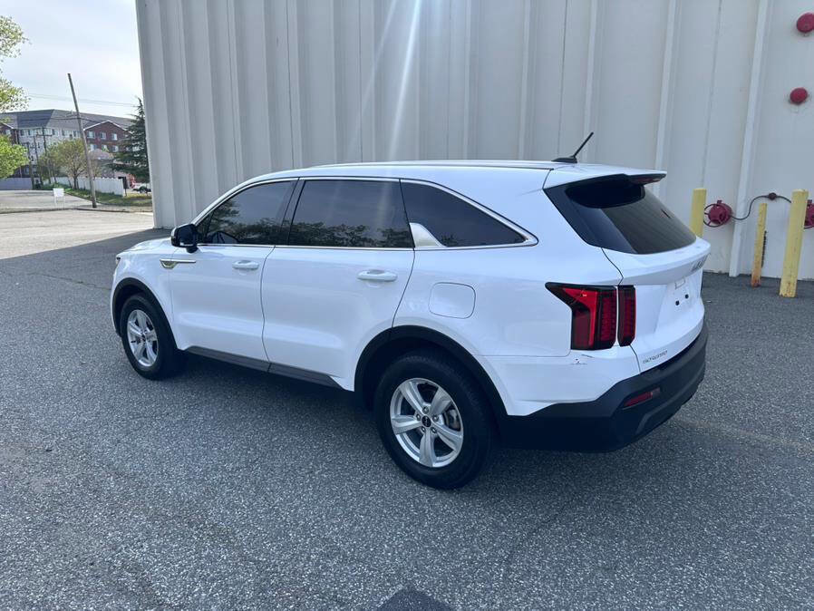 Used 2023 Kia Sorento LX image 11