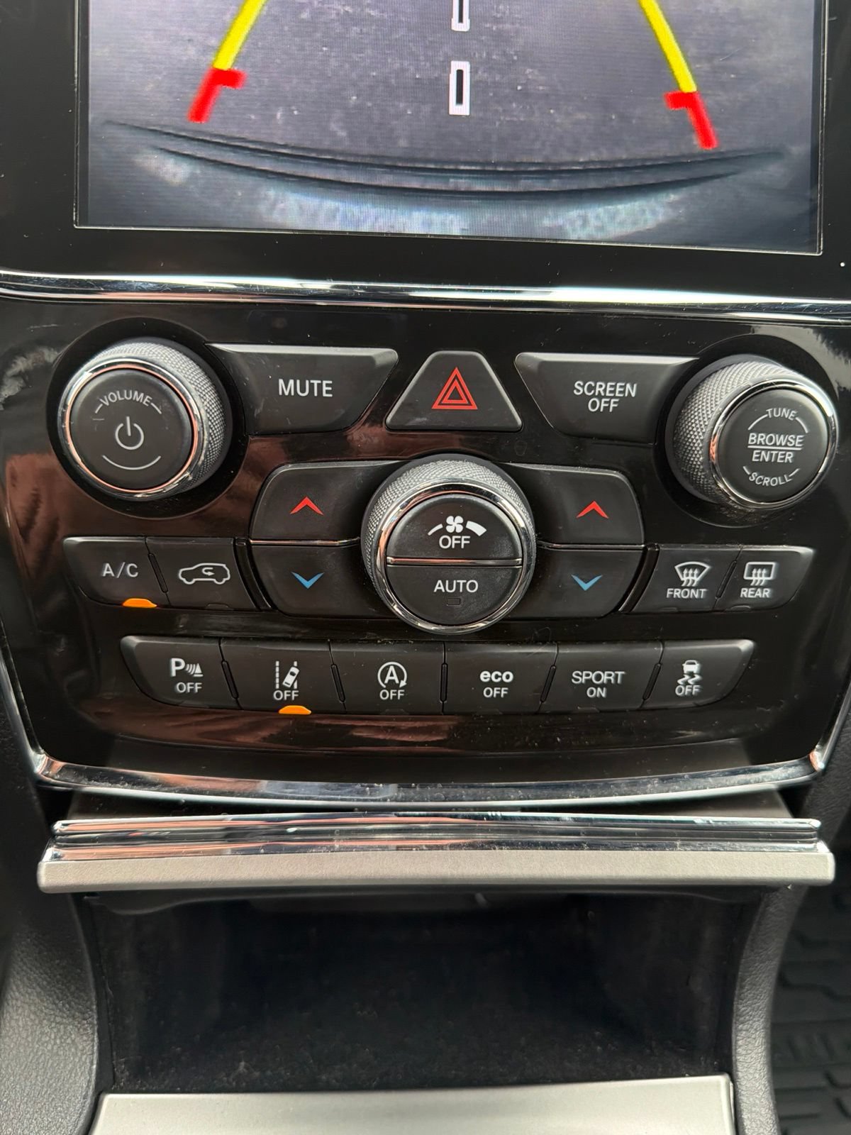 Used 2021 Jeep Grand Cherokee Laredo X AWD/4WD image 18